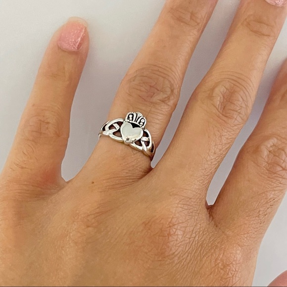 Sterling silver Celtic claddagh ring, claddagh ring, Celtic ring, silver ring - Picture 5 of 9
